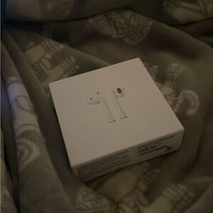 Apple White Wireless Earbud Headphones
